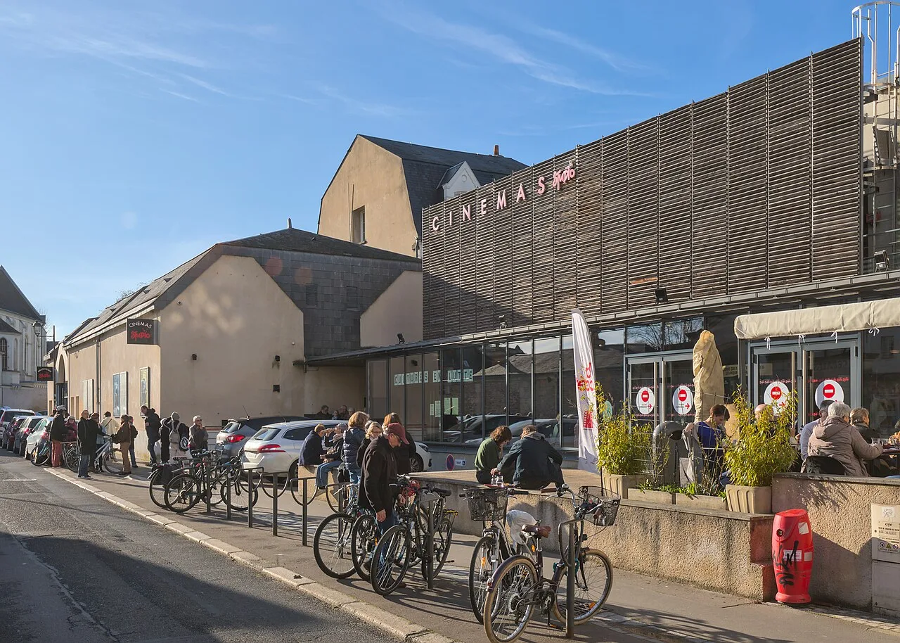 Entrée des Cinémas Studio, rue des Ursulines à Tours