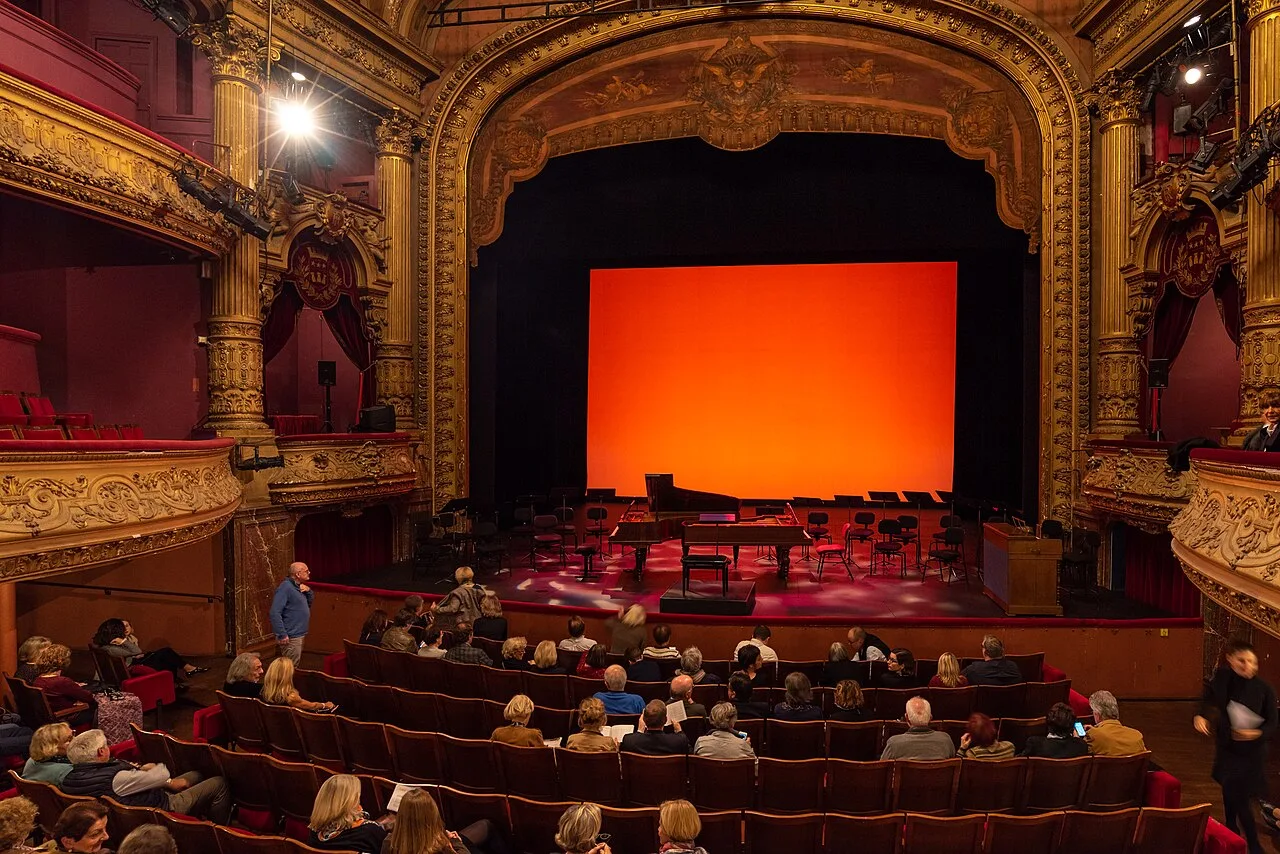 Scène et parterre du Grand Théâtre de Tours vus du premier balcon
