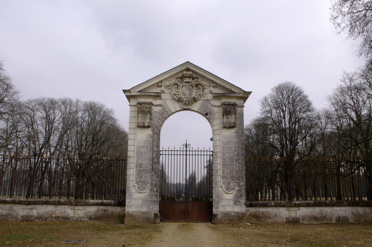 Ancien portail d'honneur du château de Richelieu (Indre-et-Loire).